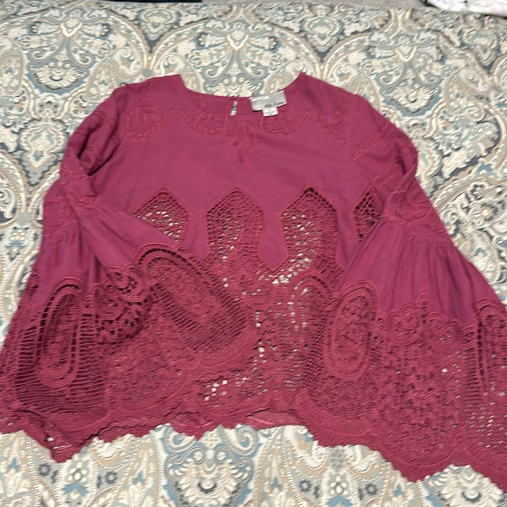 CHLOE OLIVER - top with lace cut outs, bell sleeves